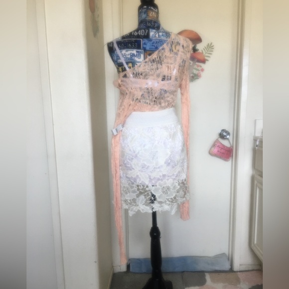 Adorable egg shell colored crochet skirt - Picture 2 of 9